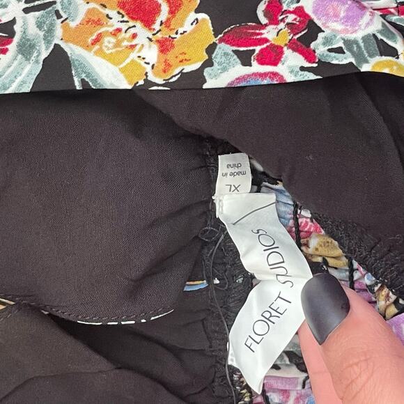 Floret Studios SMOCKED FLORAL ROMPER IN BLACK PINK FLORAL Size XL - Picture 7 of 8